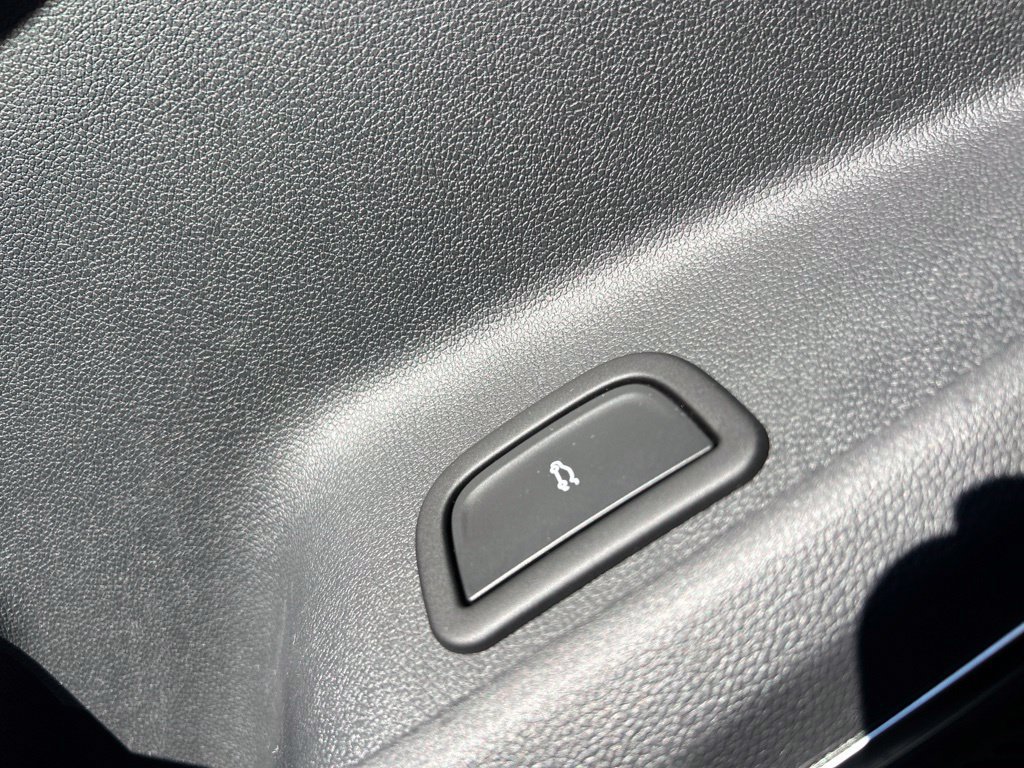 Used 2024 Chevrolet Traverse RS w/ LPO, Floor Liner Package FWD image 47