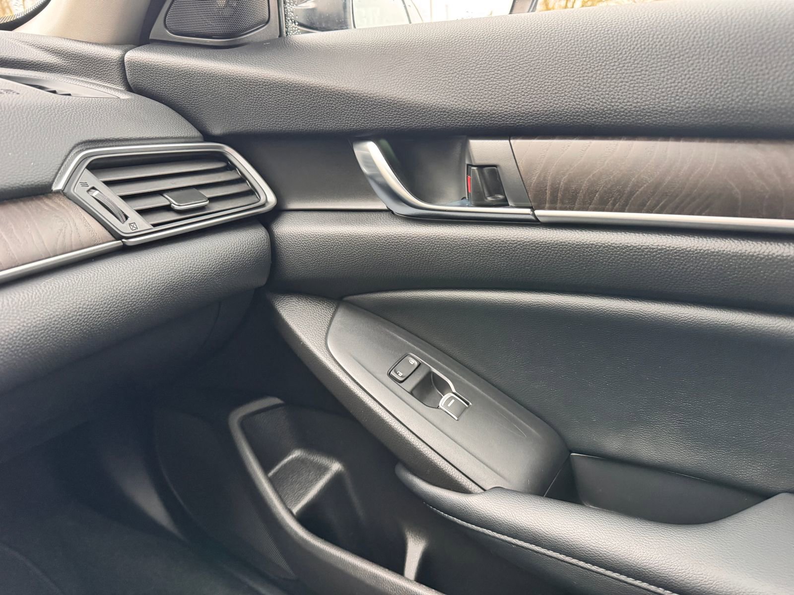 Used 2018 Honda Accord EX-L image 21