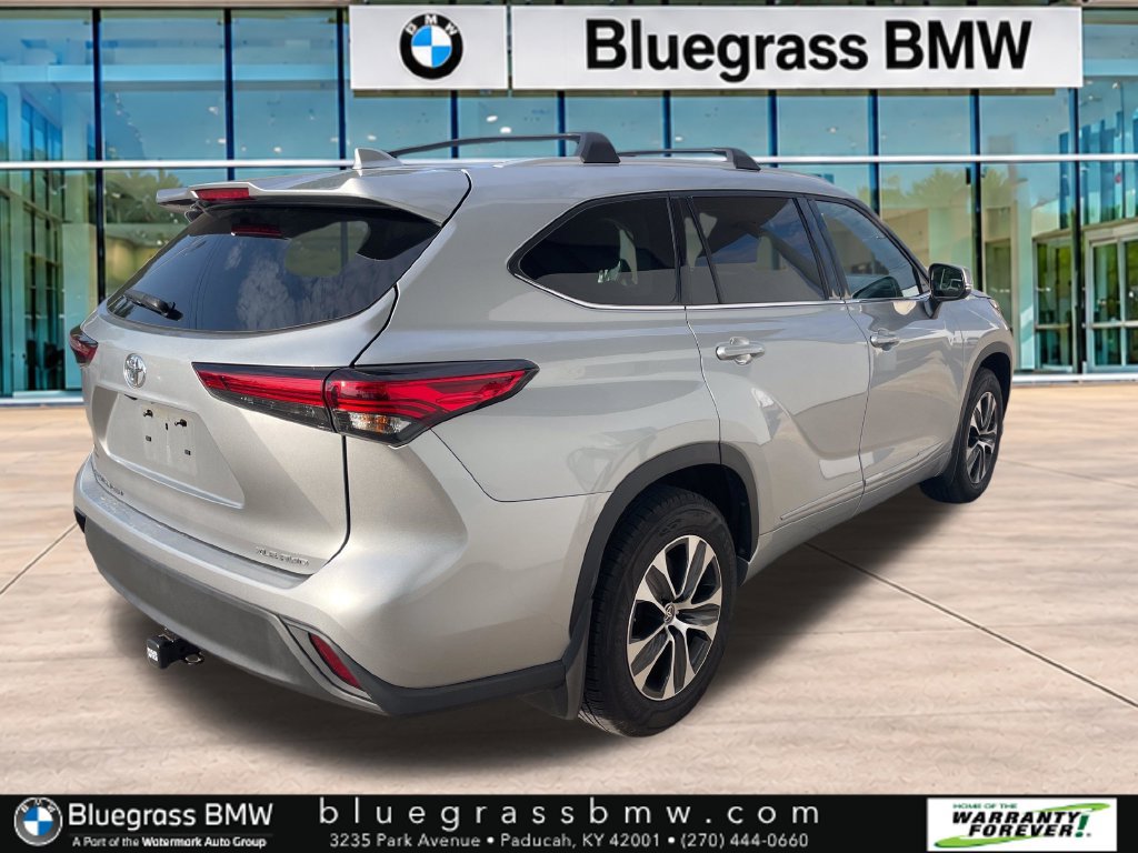 Used 2022 Toyota Highlander XLE AWD/4WD image 5