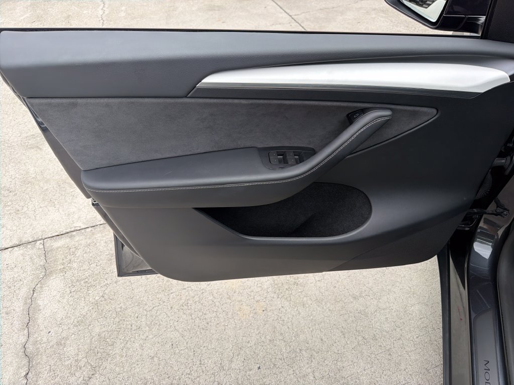 Used 2024 Tesla Model Y Performance AWD/4WD image 16