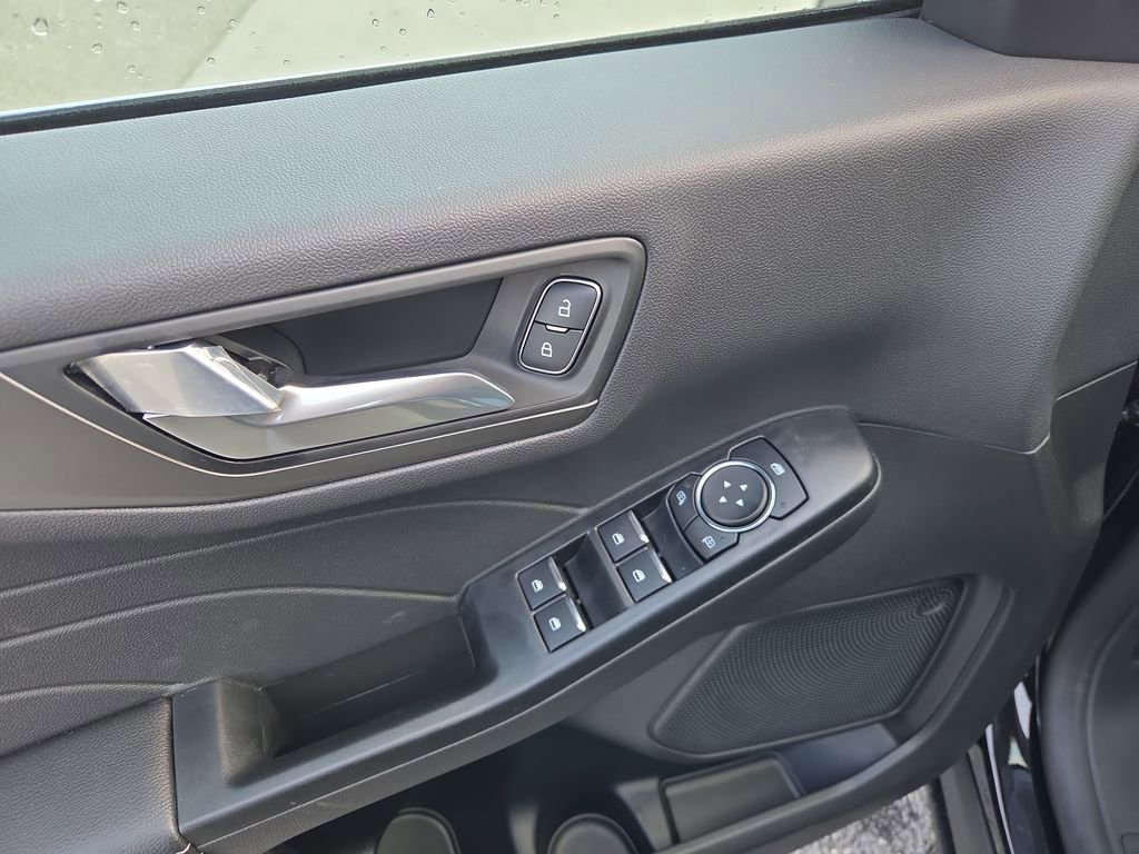 New 2025 Ford Escape SE image 12