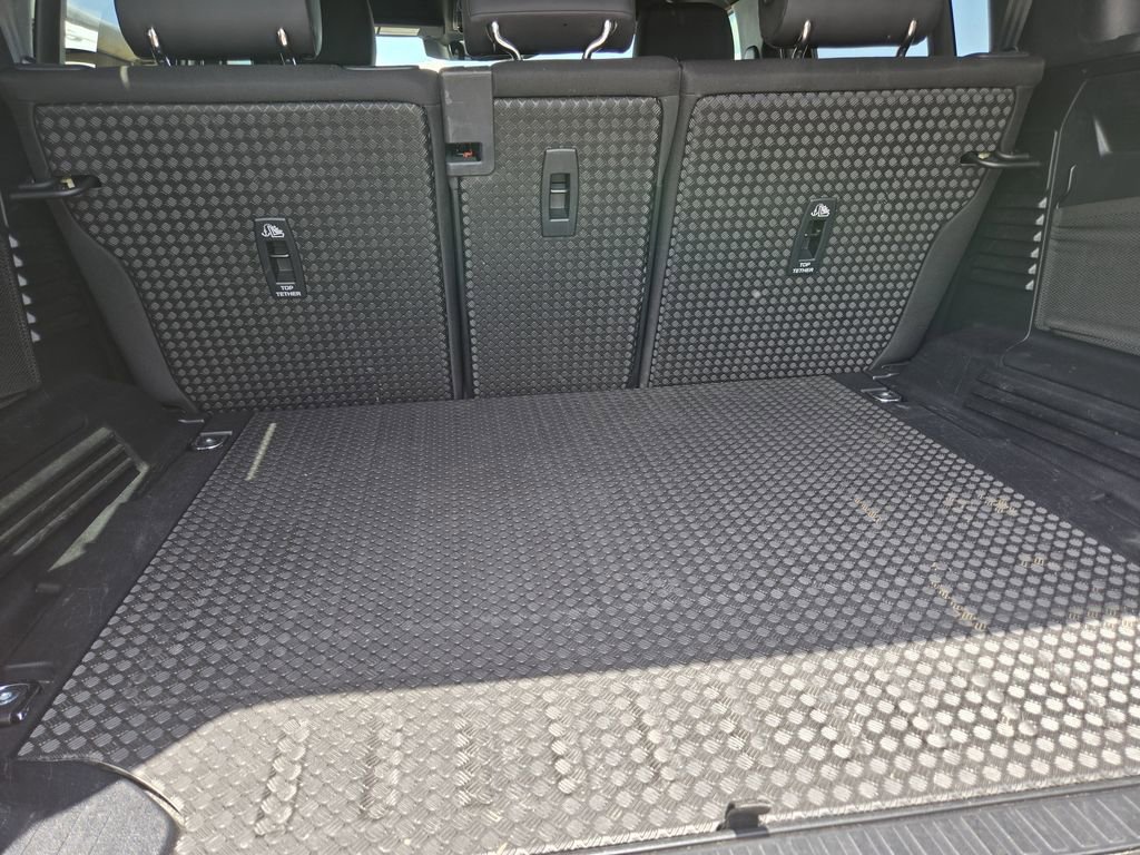 Used 2025 Land Rover Defender 110 S AWD/4WD image 21