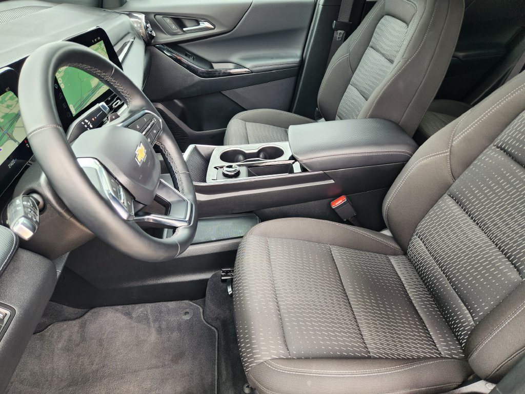 Used 2026 Chevrolet Equinox LT AWD/4WD image 13