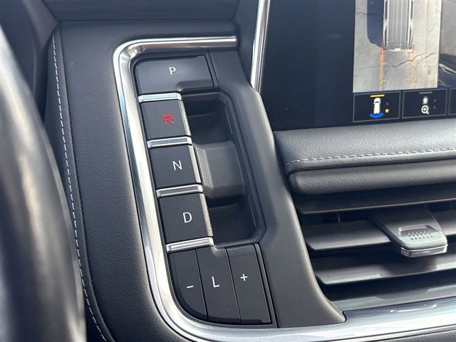 Used 2022 Chevrolet Tahoe LT w/ Luxury Package image 16