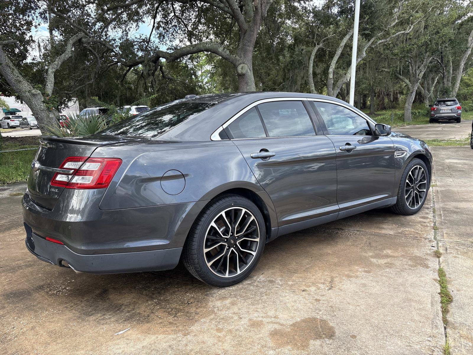 Used 2019 Ford Taurus SEL w/ Equipment Group 201A FWD image 3