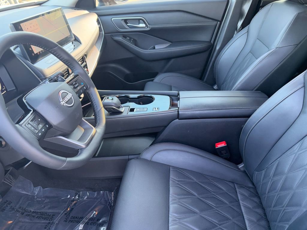 Used 2025 Nissan Rogue Platinum w/ Platinum Premium Package image 9