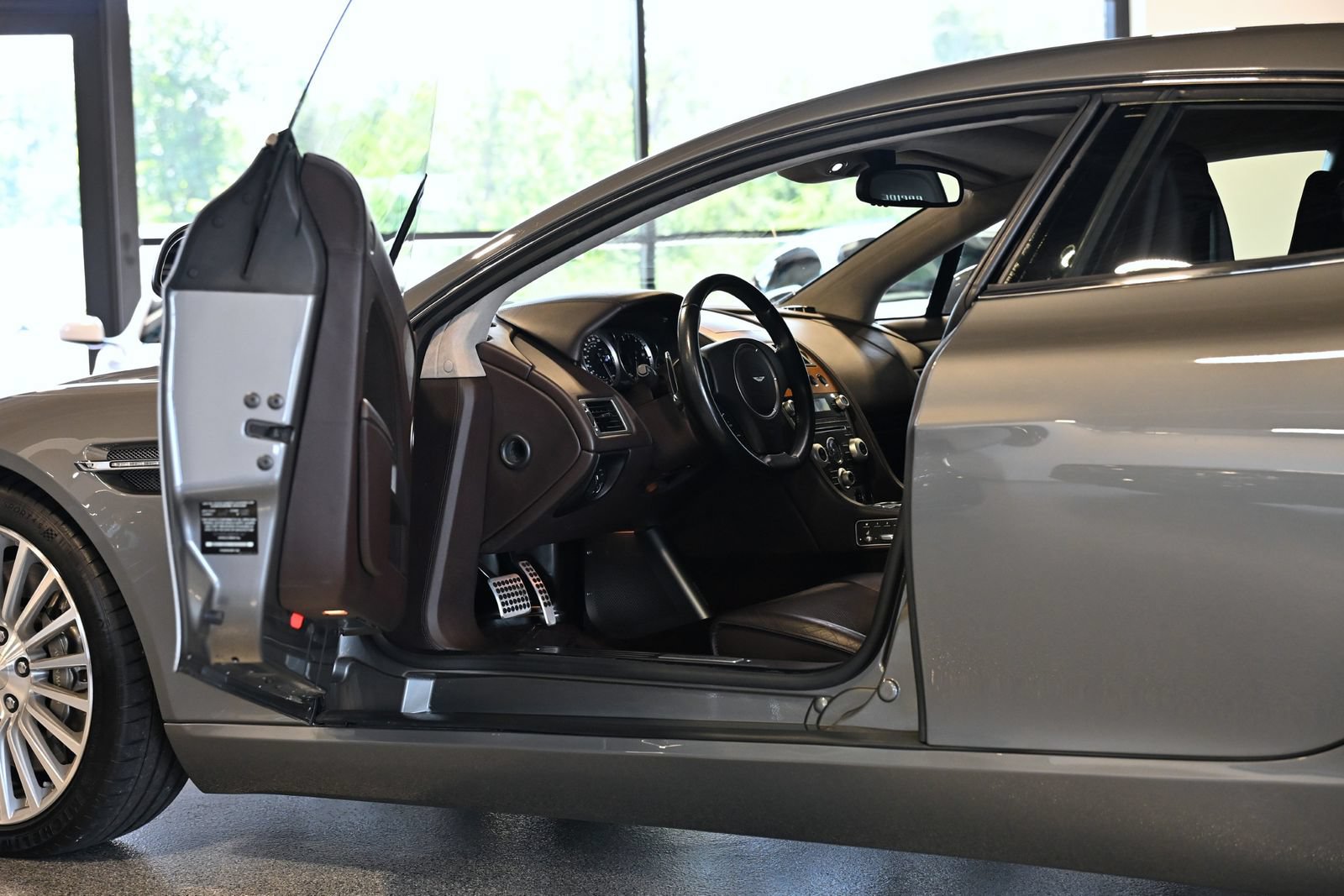 Used 2011 Aston Martin Rapide RWD image 22