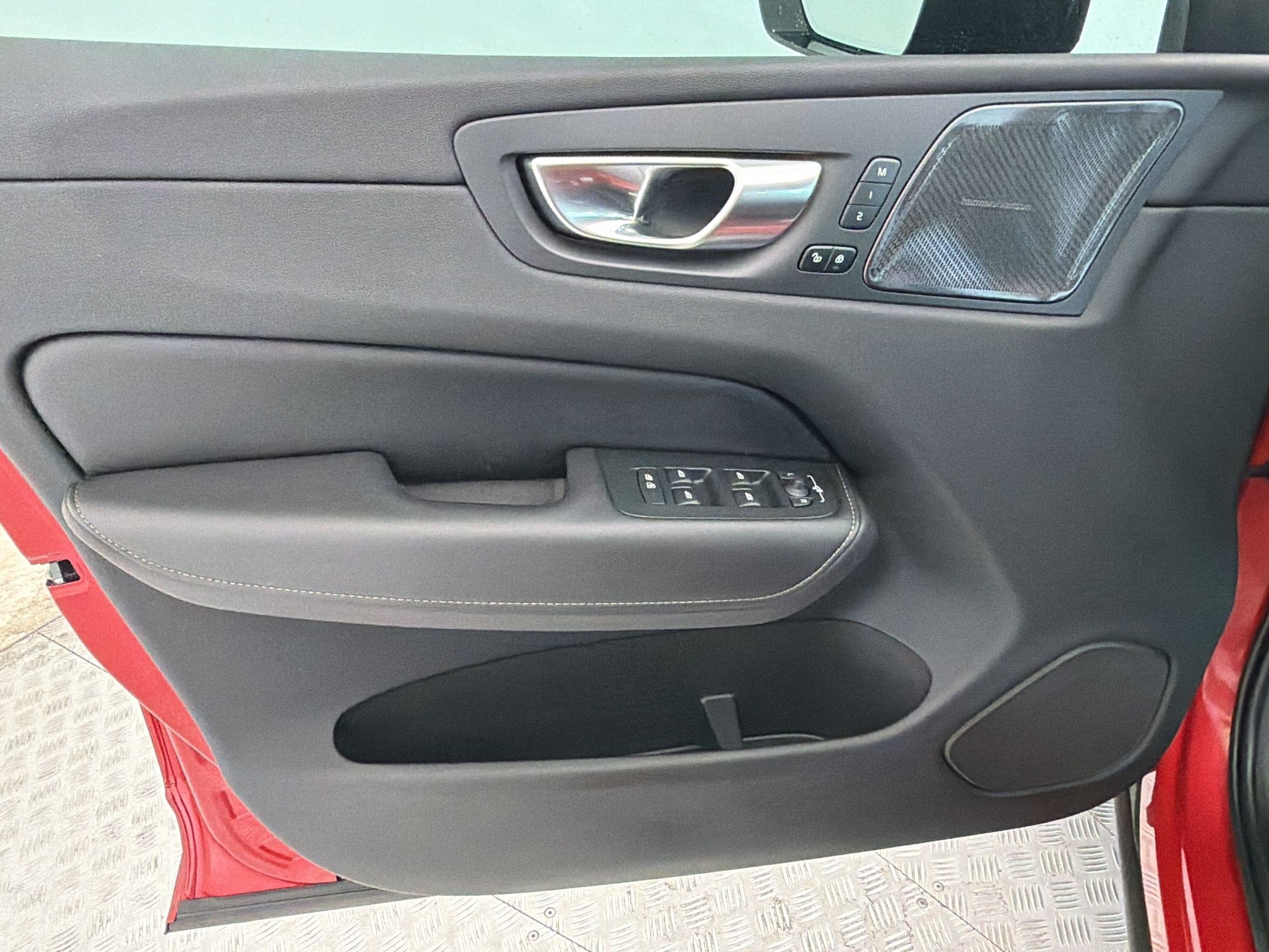 Used 2024 Volvo XC60 B5 Ultimate w/ Protection Package Premier AWD/4WD image 14