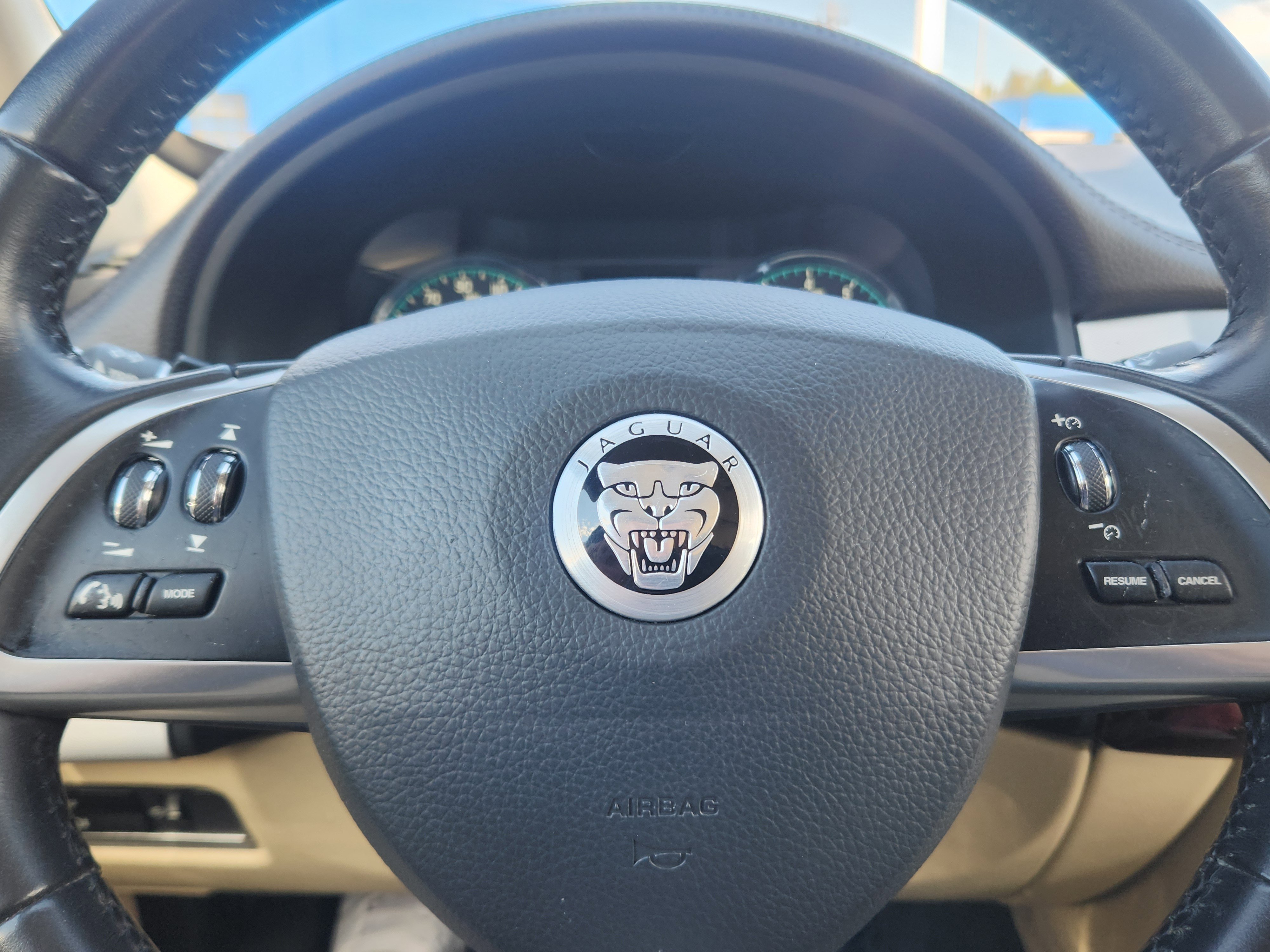 Used 2012 Jaguar XF RWD image 7