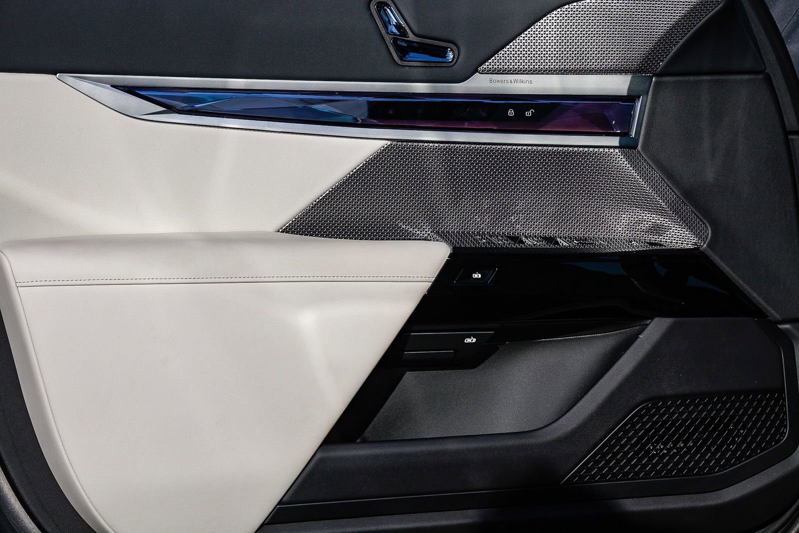 Used 2026 BMW 750e xDrive image 21
