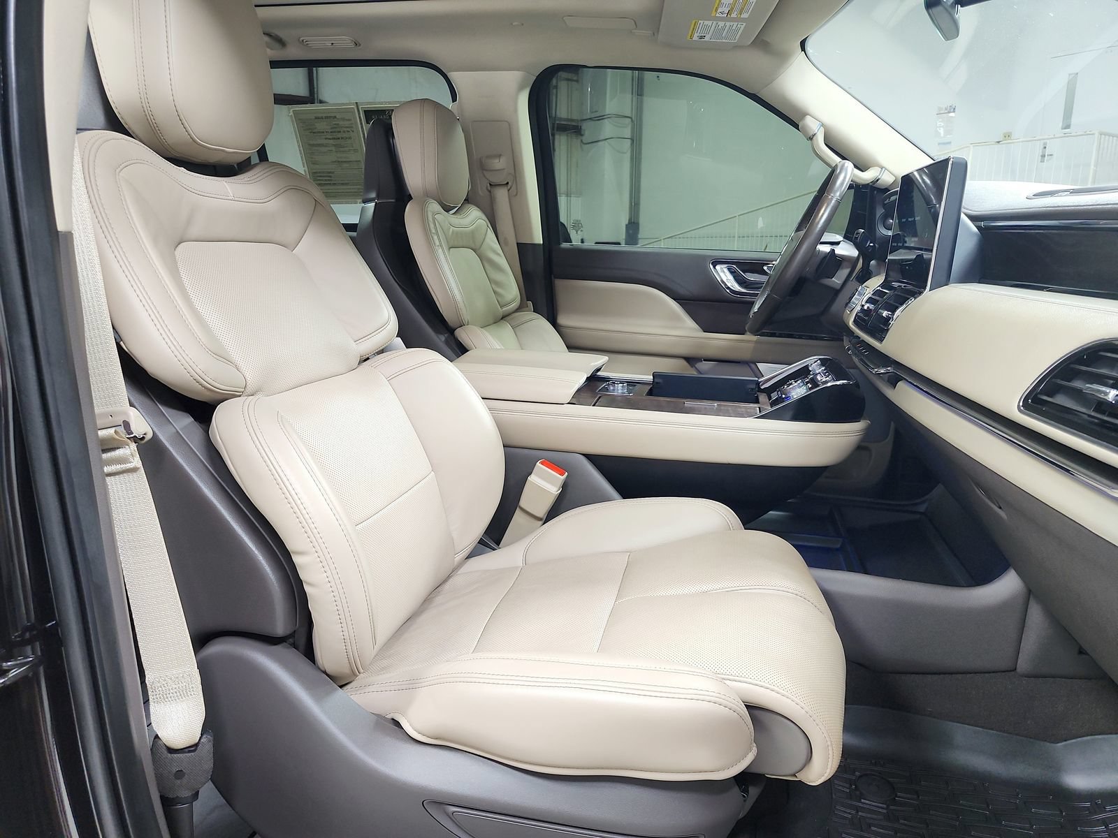 Used 2023 Lincoln Navigator L Reserve AWD/4WD image 48