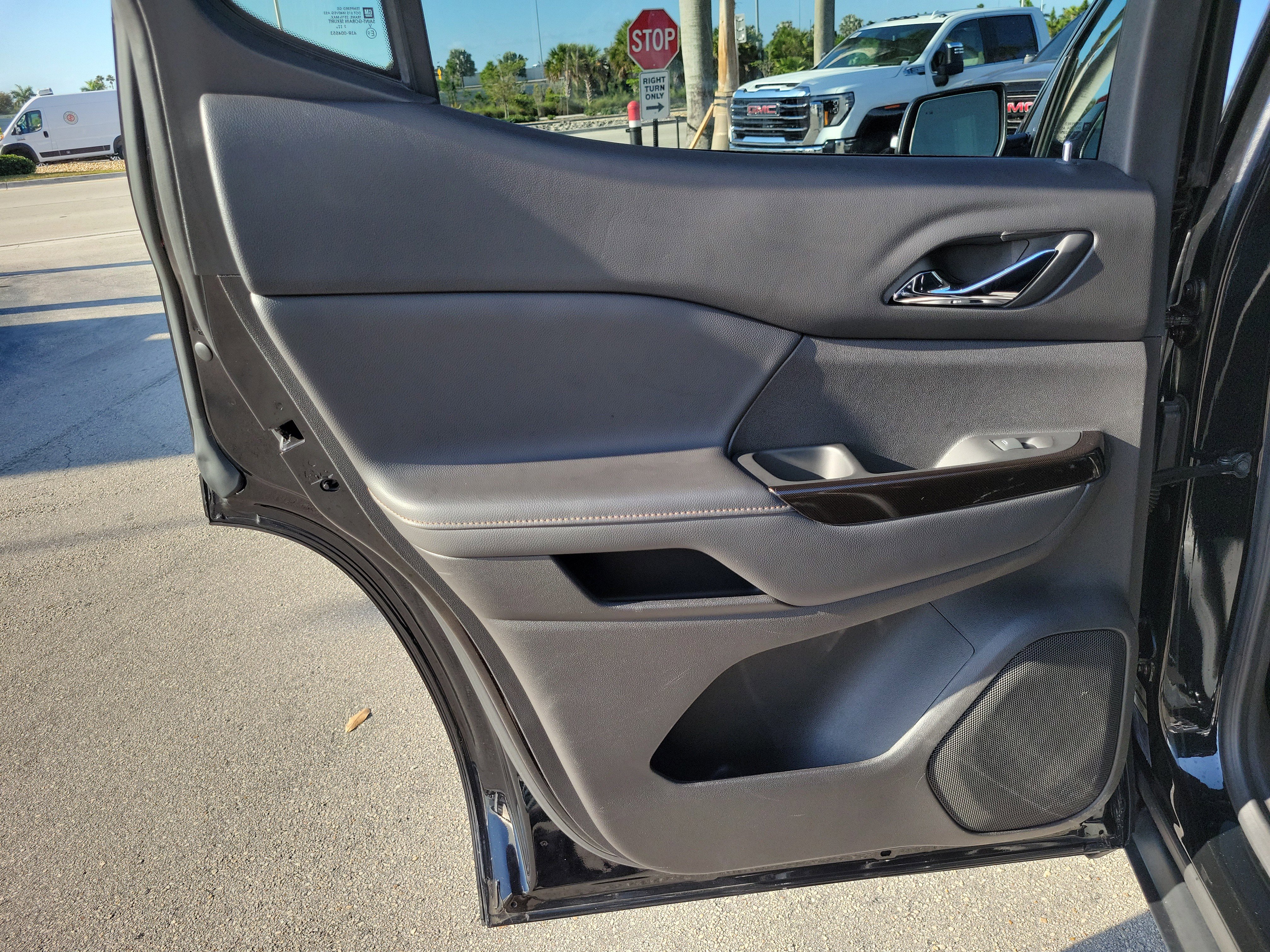 Used 2023 GMC Acadia AT4 w/ Technology Package image 28