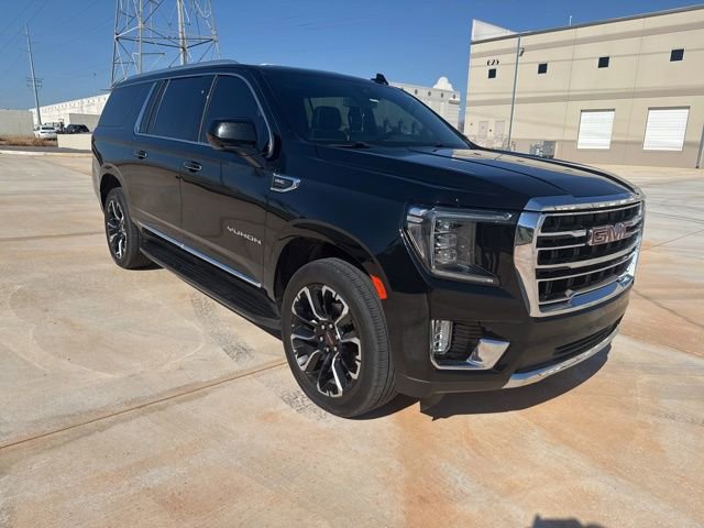 Used 2023 GMC Yukon XL SLT image 2