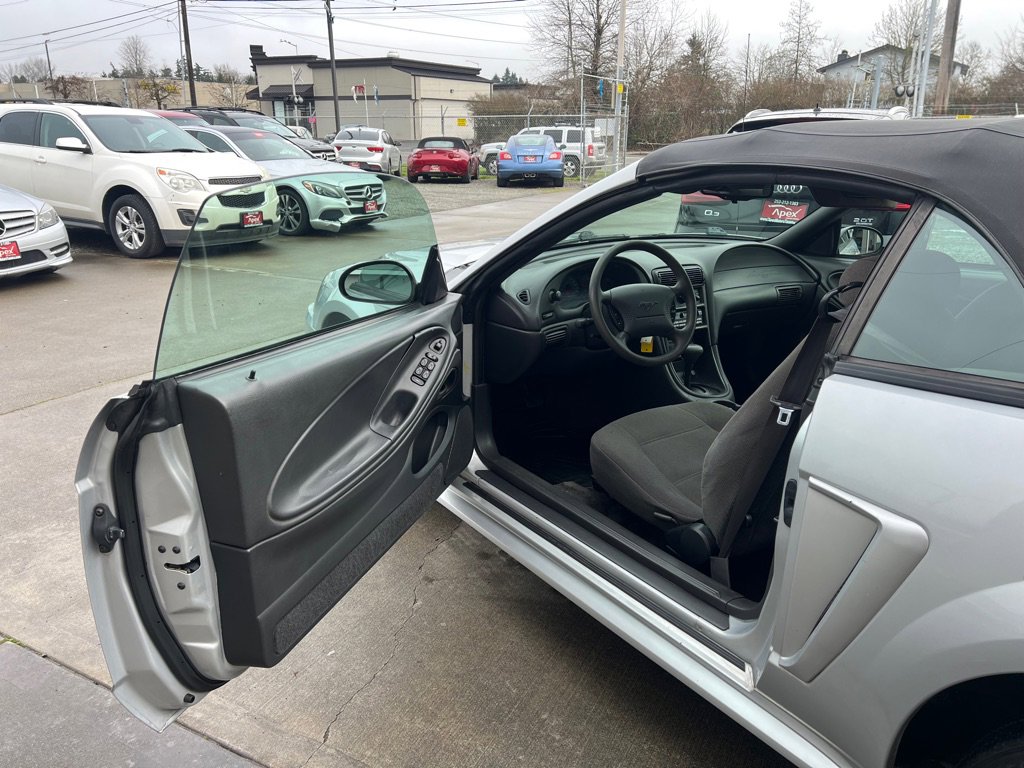 Used 2000 Ford Mustang Convertible RWD image 9