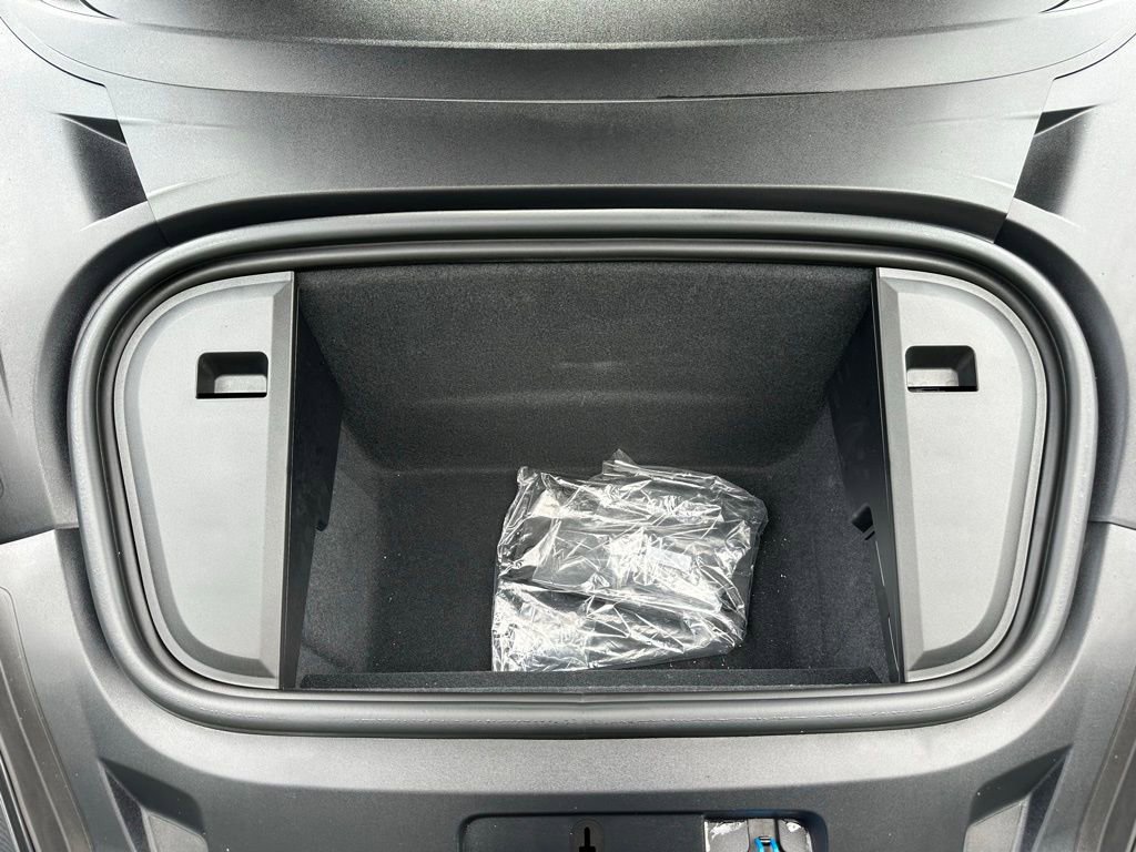 Used 2025 Porsche Taycan image 41