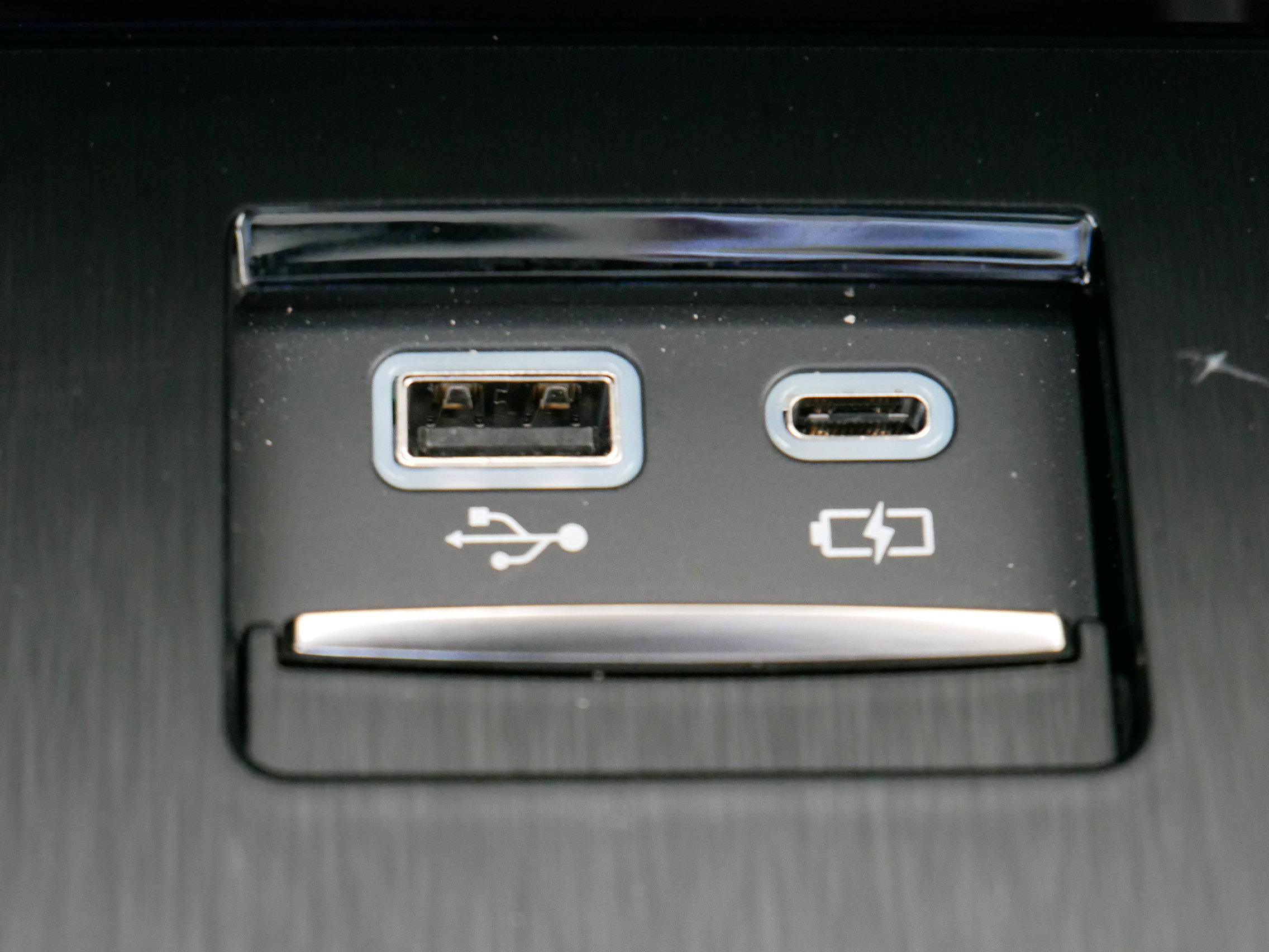 Certified 2025 Lexus ES 300h w/ Premium Package image 32