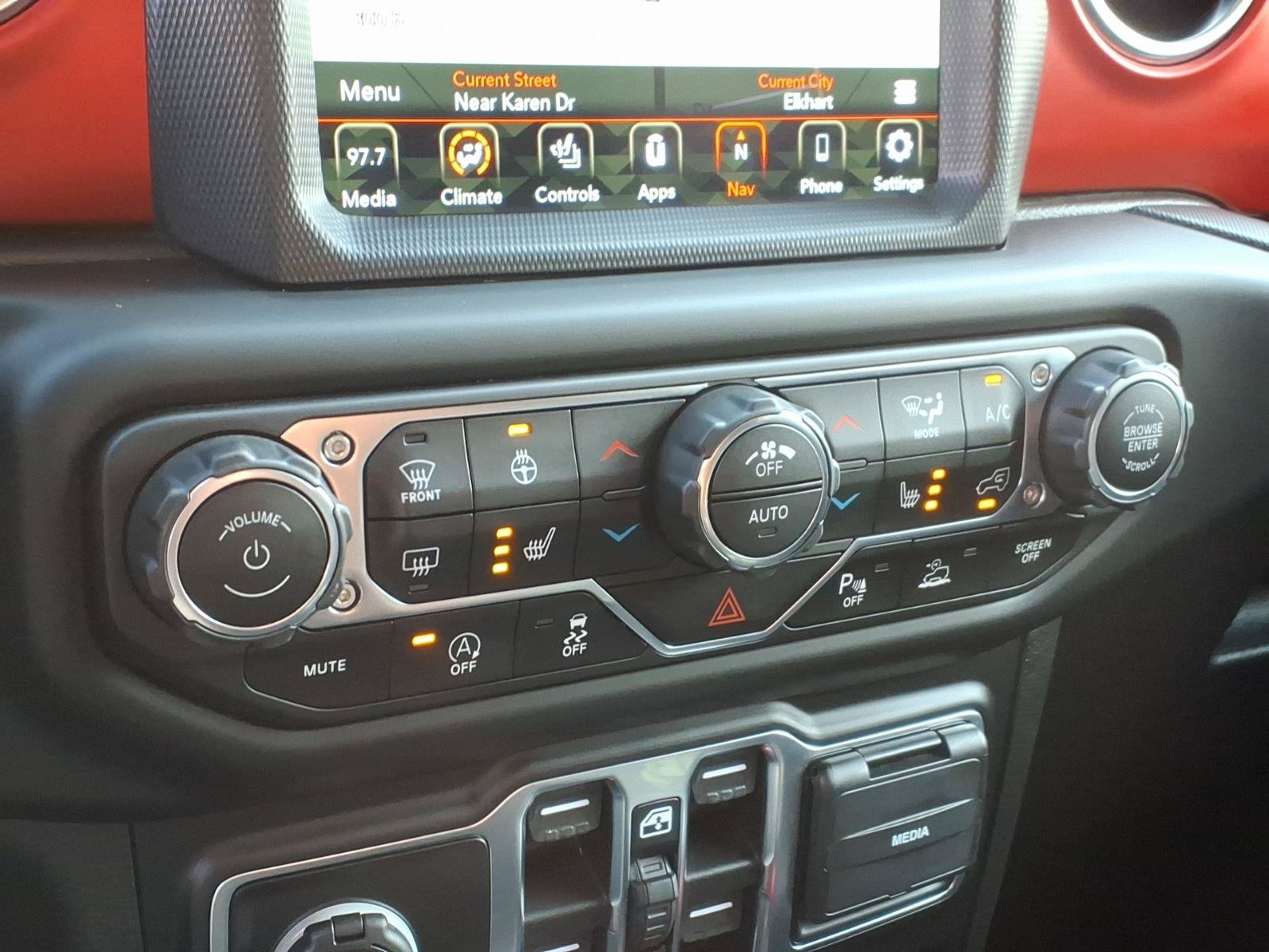 Used 2021 Jeep Gladiator Rubicon w/ Dual Top Group AWD/4WD image 18