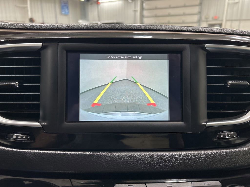Used 2018 Chrysler Pacifica Touring-L FWD image 21