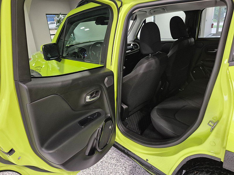 Used 2018 Jeep Renegade Altitude AWD/4WD image 19