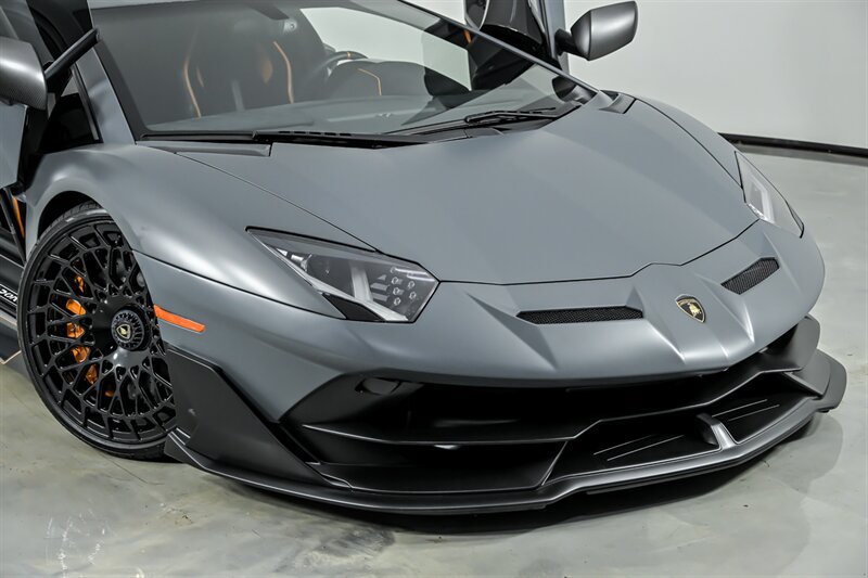 Used 2019 Lamborghini Aventador SVJ AWD/4WD image 2