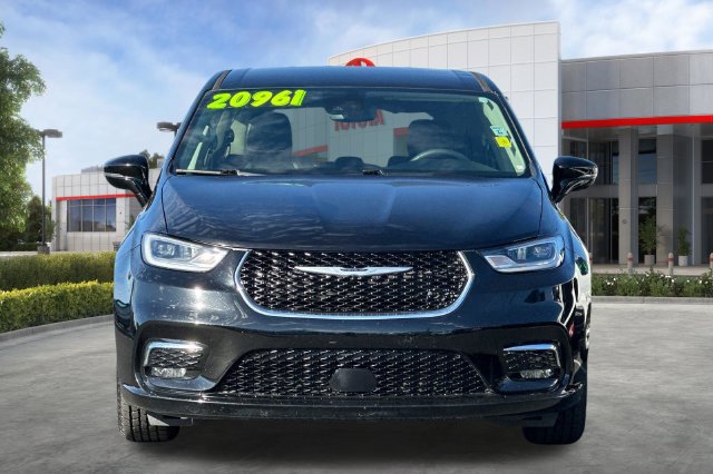 Used 2024 Chrysler Pacifica Touring-L FWD image 10