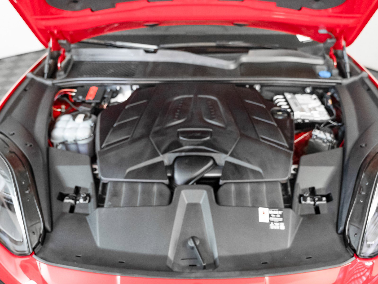 Certified 2025 Porsche Cayenne Coupe image 12