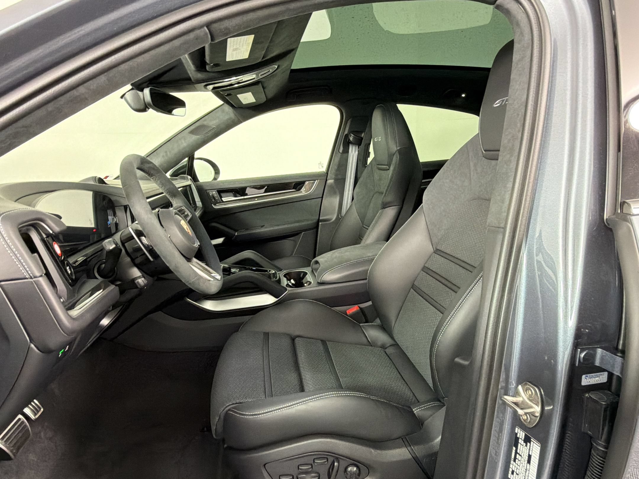 New 2026 Porsche Cayenne GTS AWD/4WD image 5