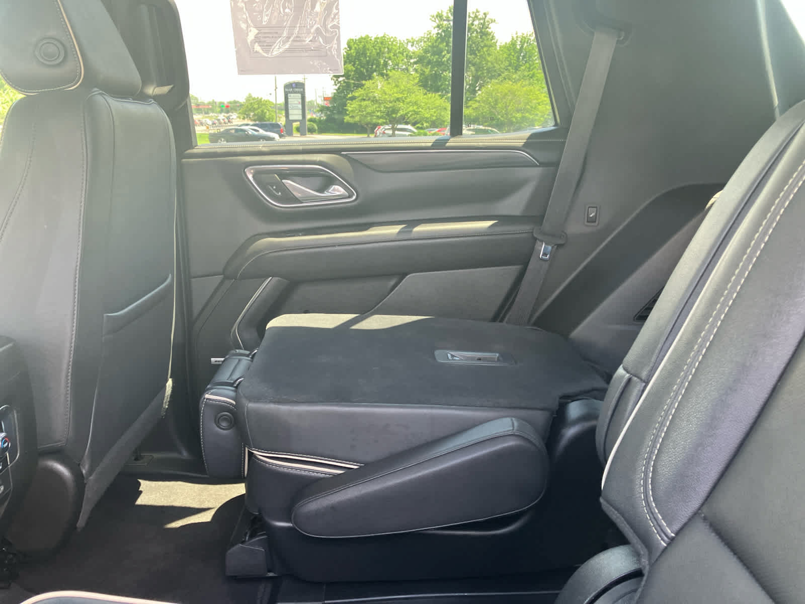Used 2023 GMC Yukon SLT w/ SLT Premium Package AWD/4WD image 43