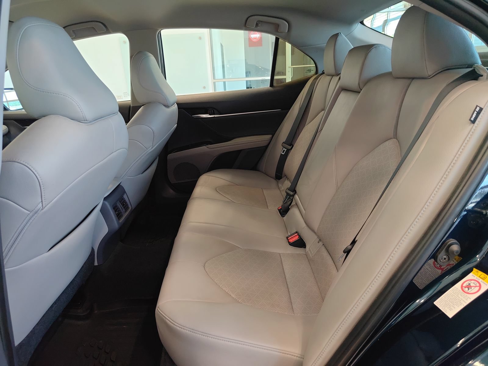 Used 2018 Toyota Camry XSE FWD image 10