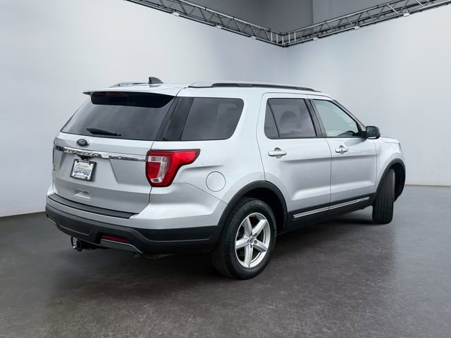Used 2019 Ford Explorer XLT image 5