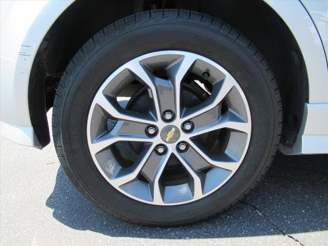 Used 2017 Chevrolet Sonic LT w/ Fun and Sun Package FWD image 8
