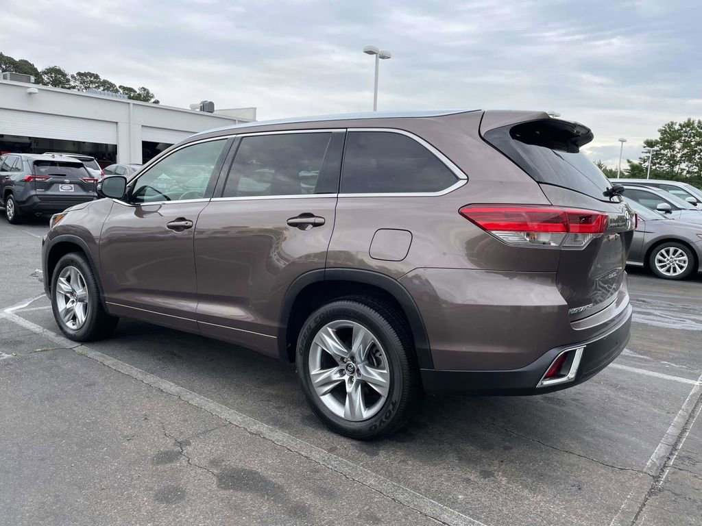 Used 2019 Toyota Highlander Limited FWD image 4