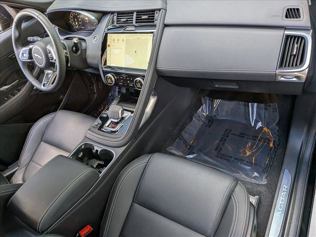 Certified 2024 Jaguar E-PACE R-Dynamic SE image 23