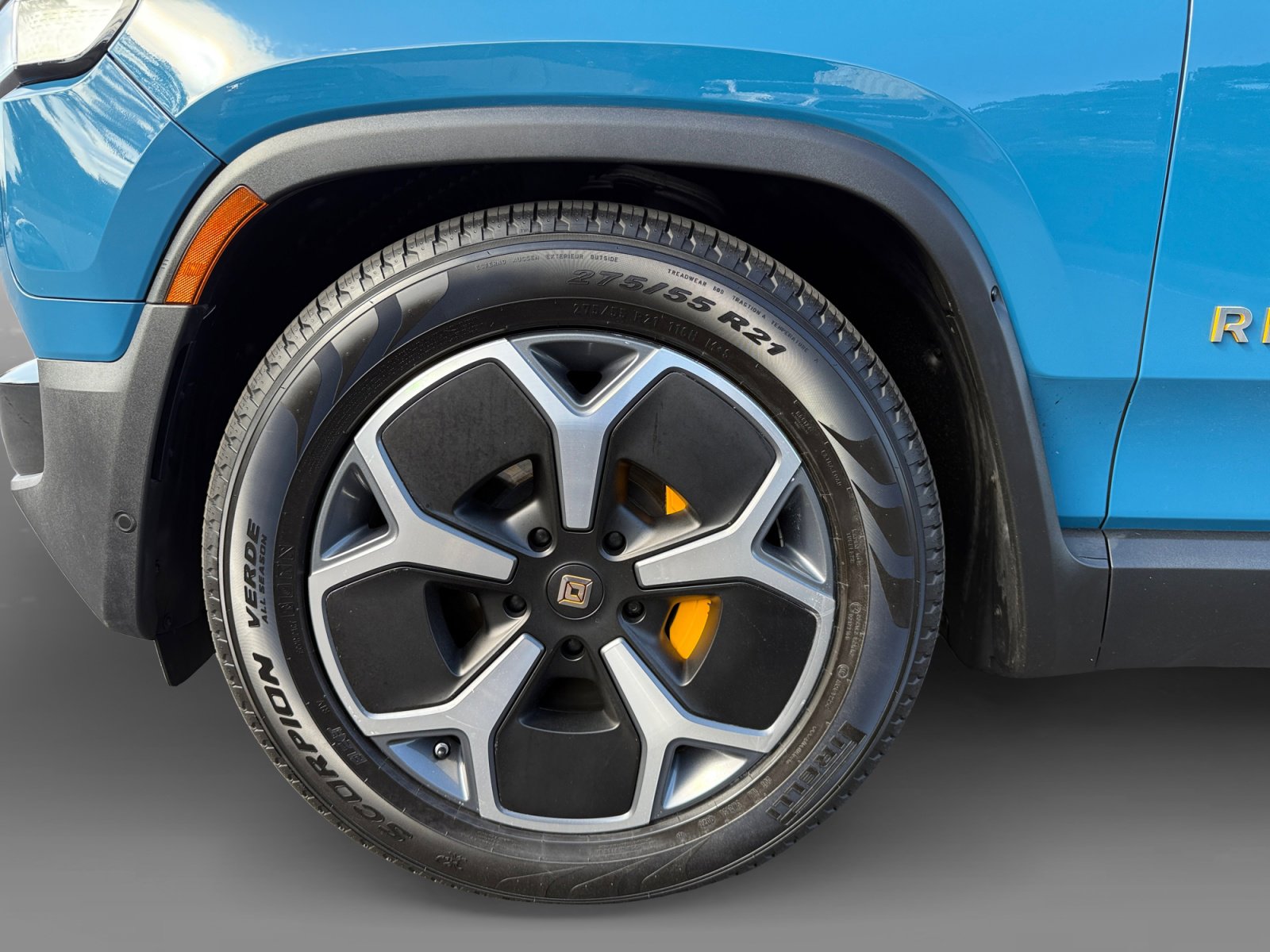 Used 2023 Rivian R1T Adventure image 9