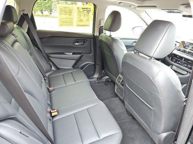 Used 2023 Nissan Rogue SL w/ SL Premium Package image 16