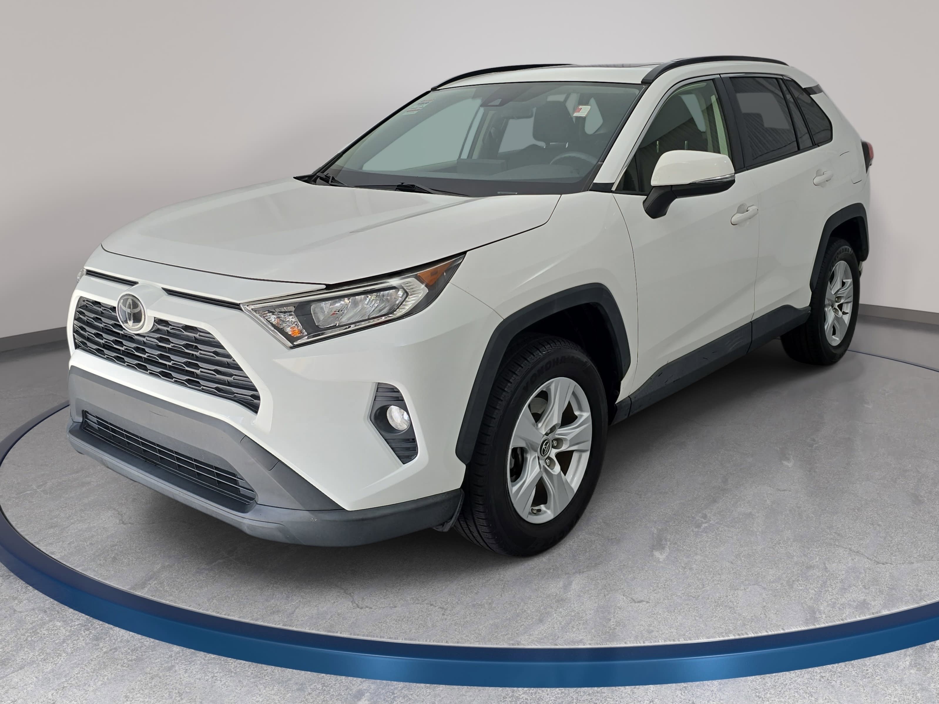 Used 2019 Toyota RAV4 XLE FWD image 1