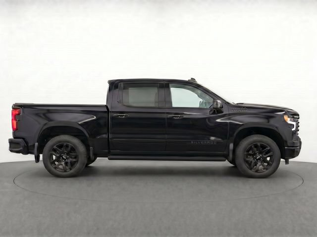 Used 2025 Chevrolet Silverado 1500 High Country w/ Midnight Edition AWD/4WD image 2