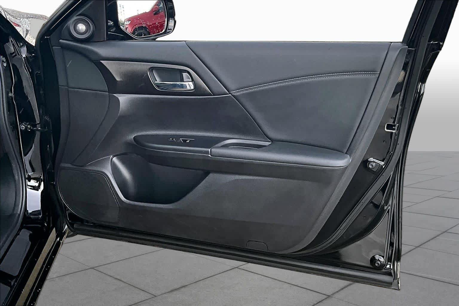Used 2015 Honda Accord EX-L image 25