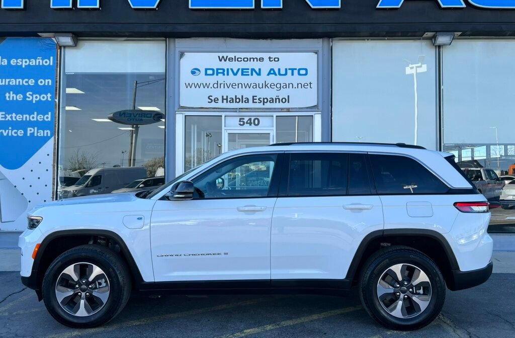 Used 2022 Jeep Grand Cherokee Limited 4xe w/ Luxury Tech Group II image 2