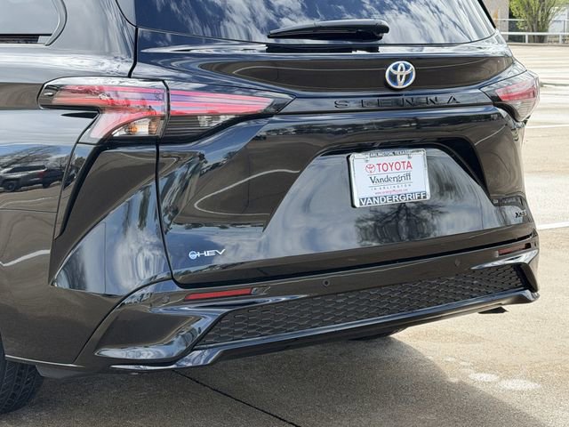 Used 2025 Toyota Sienna XSE image 6