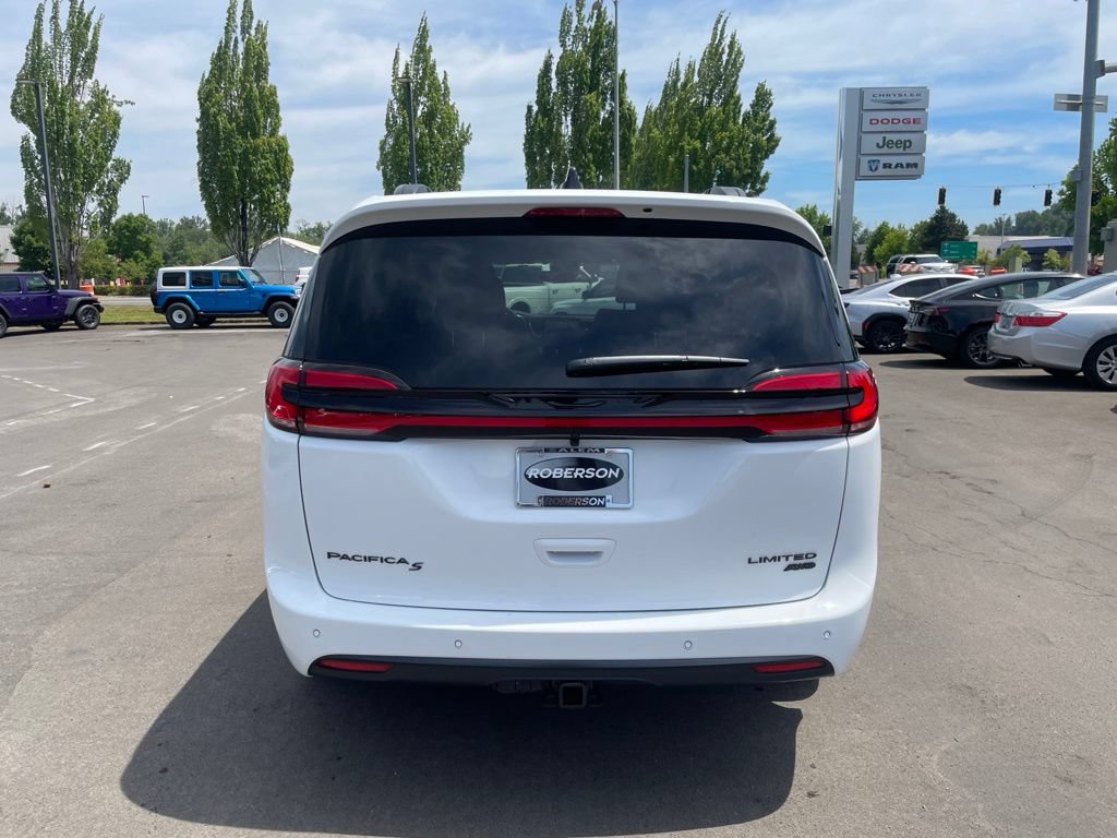 New 2027 Chrysler Pacifica Limited w/ S Appearance Package AWD/4WD image 4