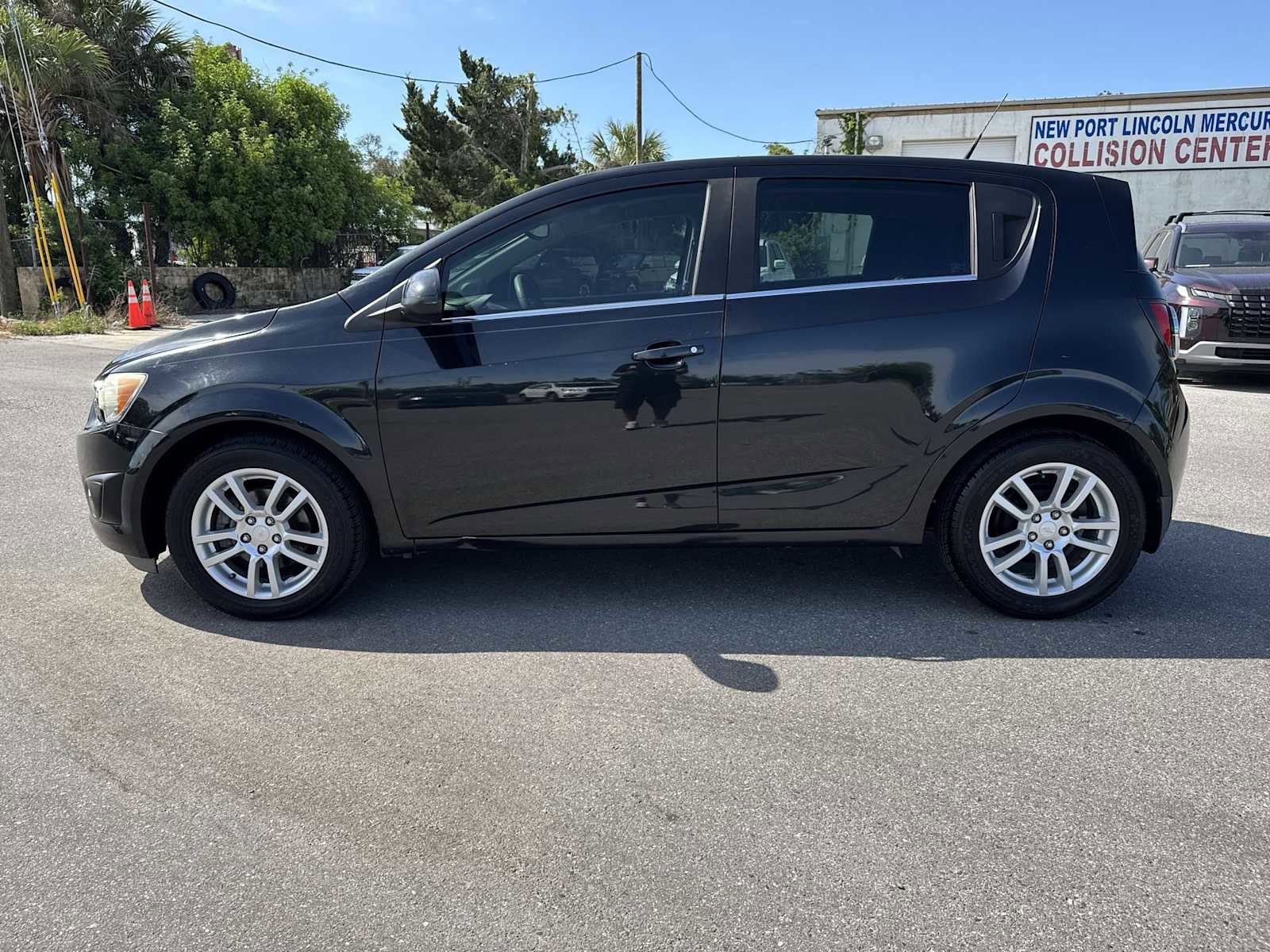 Used 2014 Chevrolet Sonic LT w/ Wheels and Fog Lamp Package FWD image 3