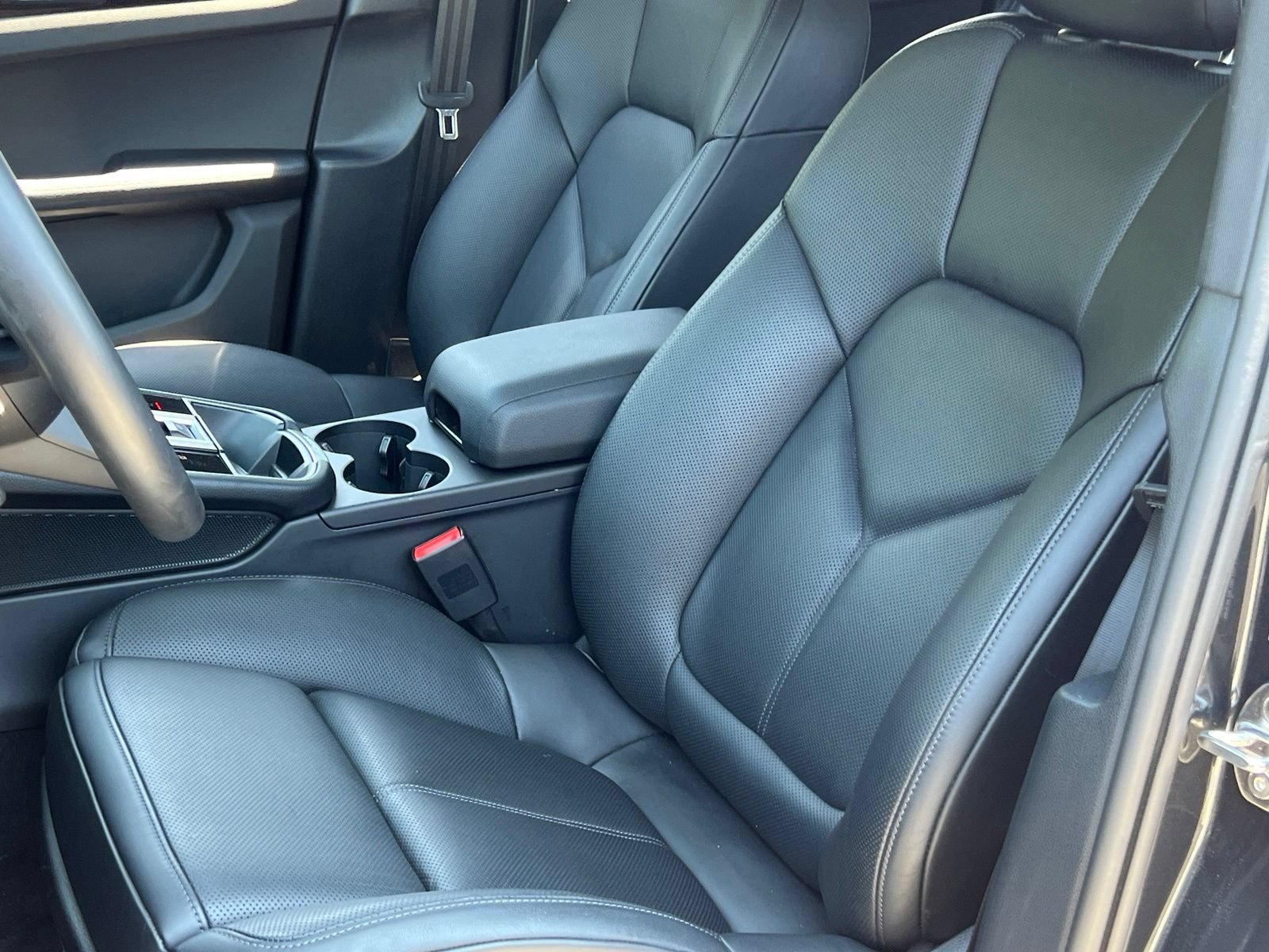 Certified 2025 Porsche Macan S AWD/4WD image 5