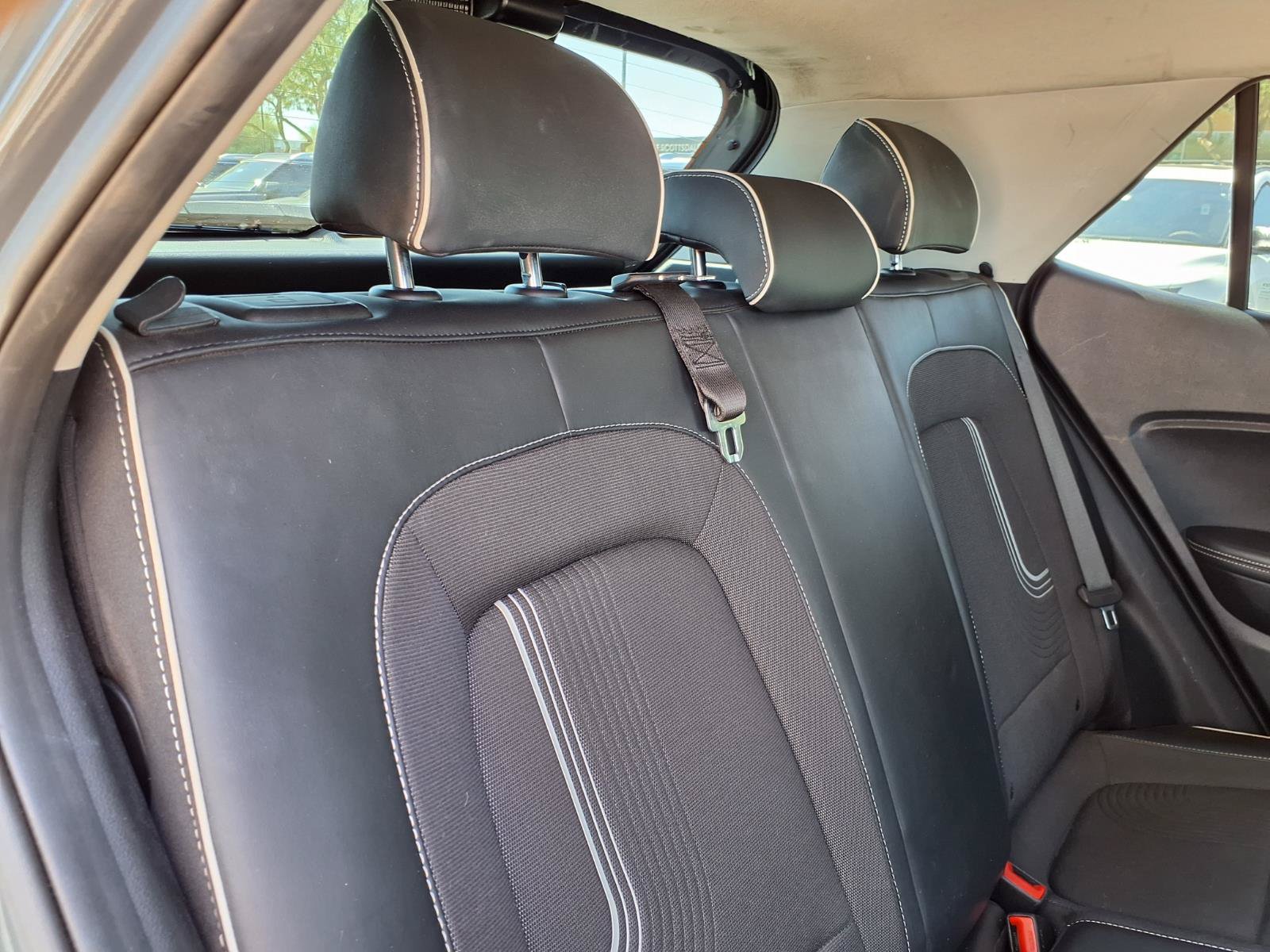 Used 2023 Hyundai Venue Limited w/ Cargo Package FWD image 15