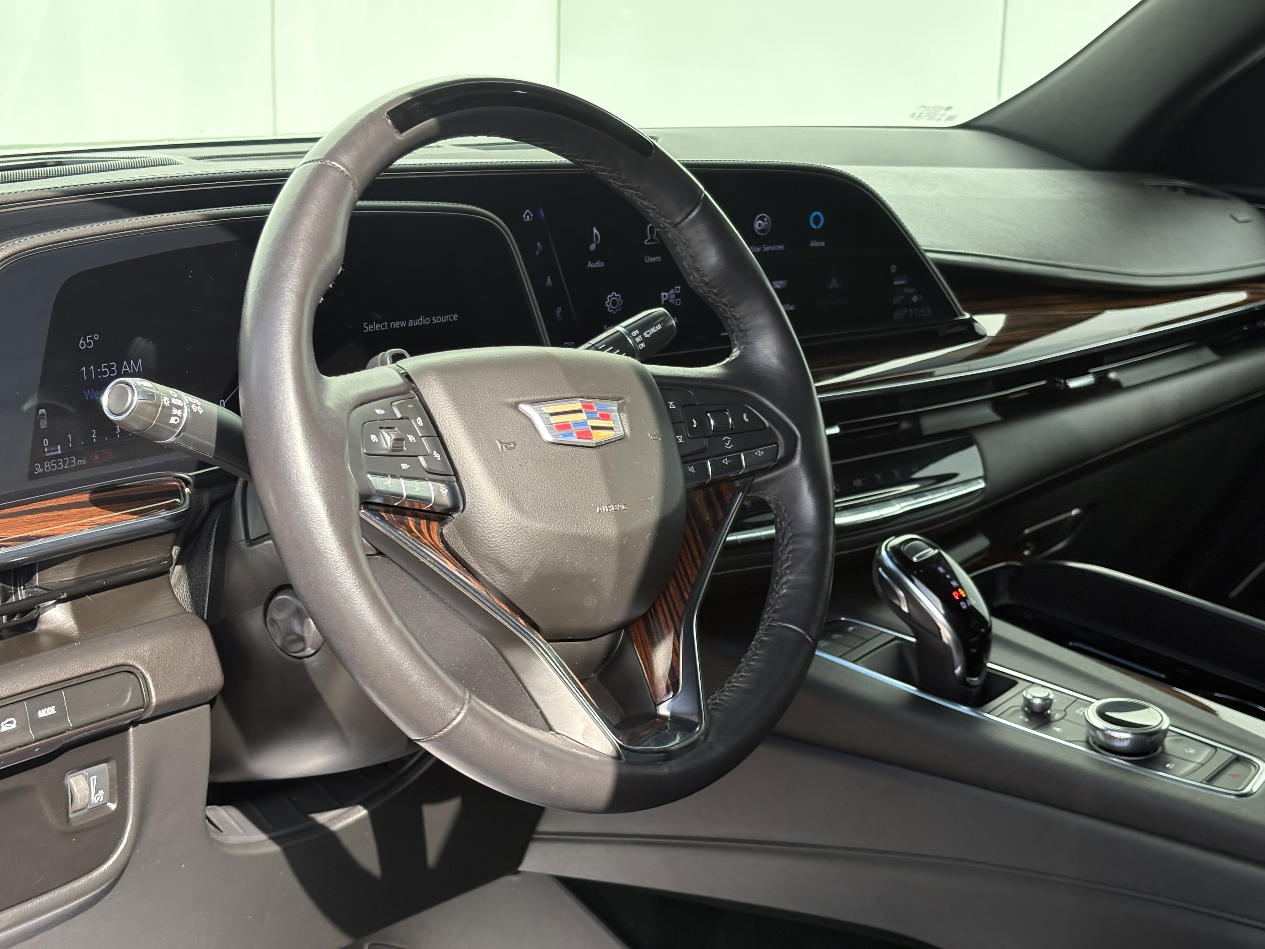 Used 2022 Cadillac Escalade Premium Luxury image 18