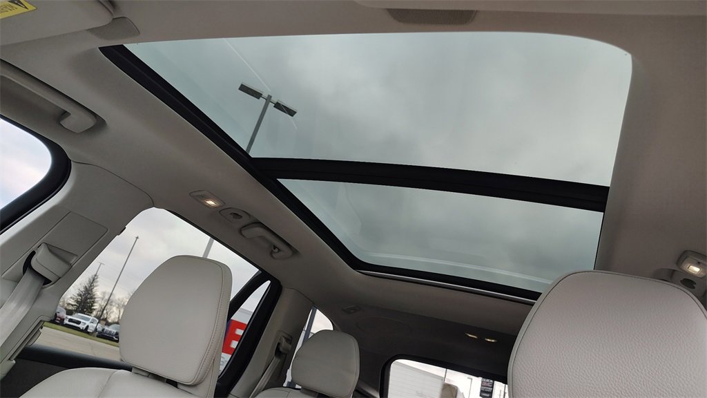 Certified 2024 Volvo XC90 T8 Plus w/ Protection Package Premier image 27