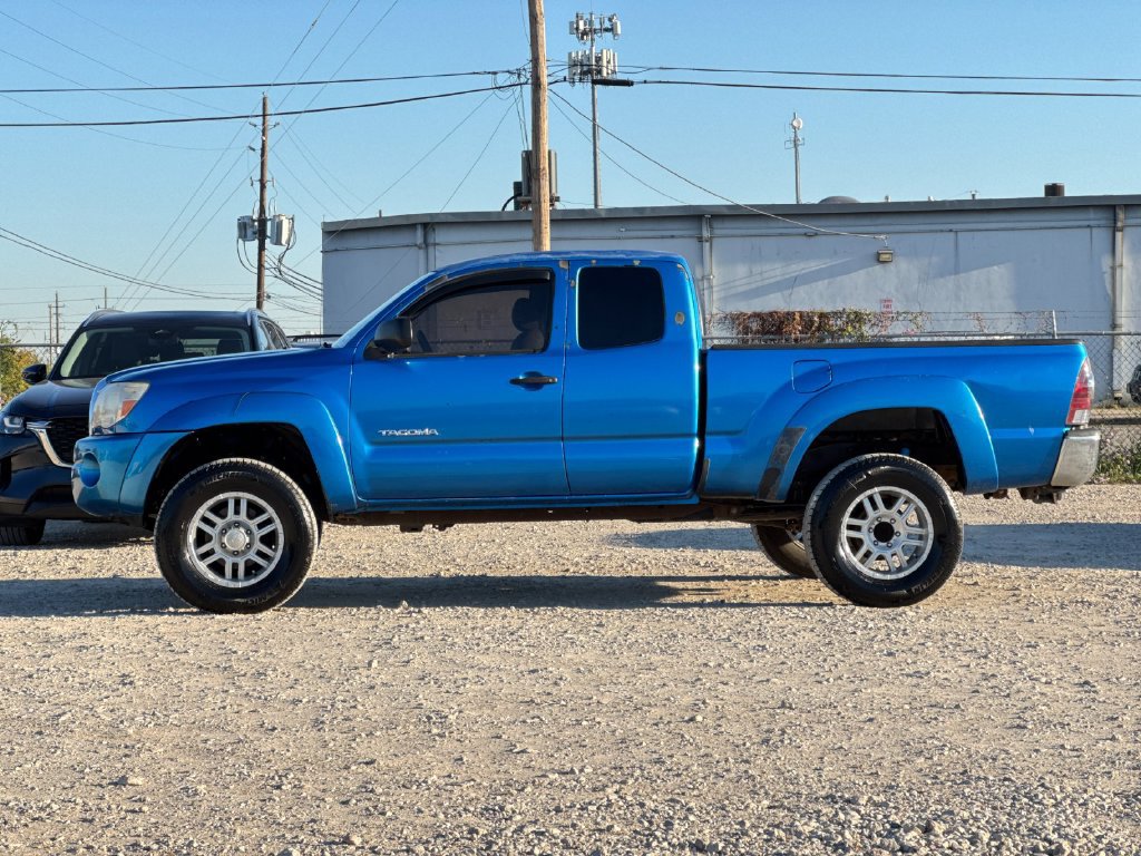Used 2006 Toyota Tacoma PreRunner RWD image 3
