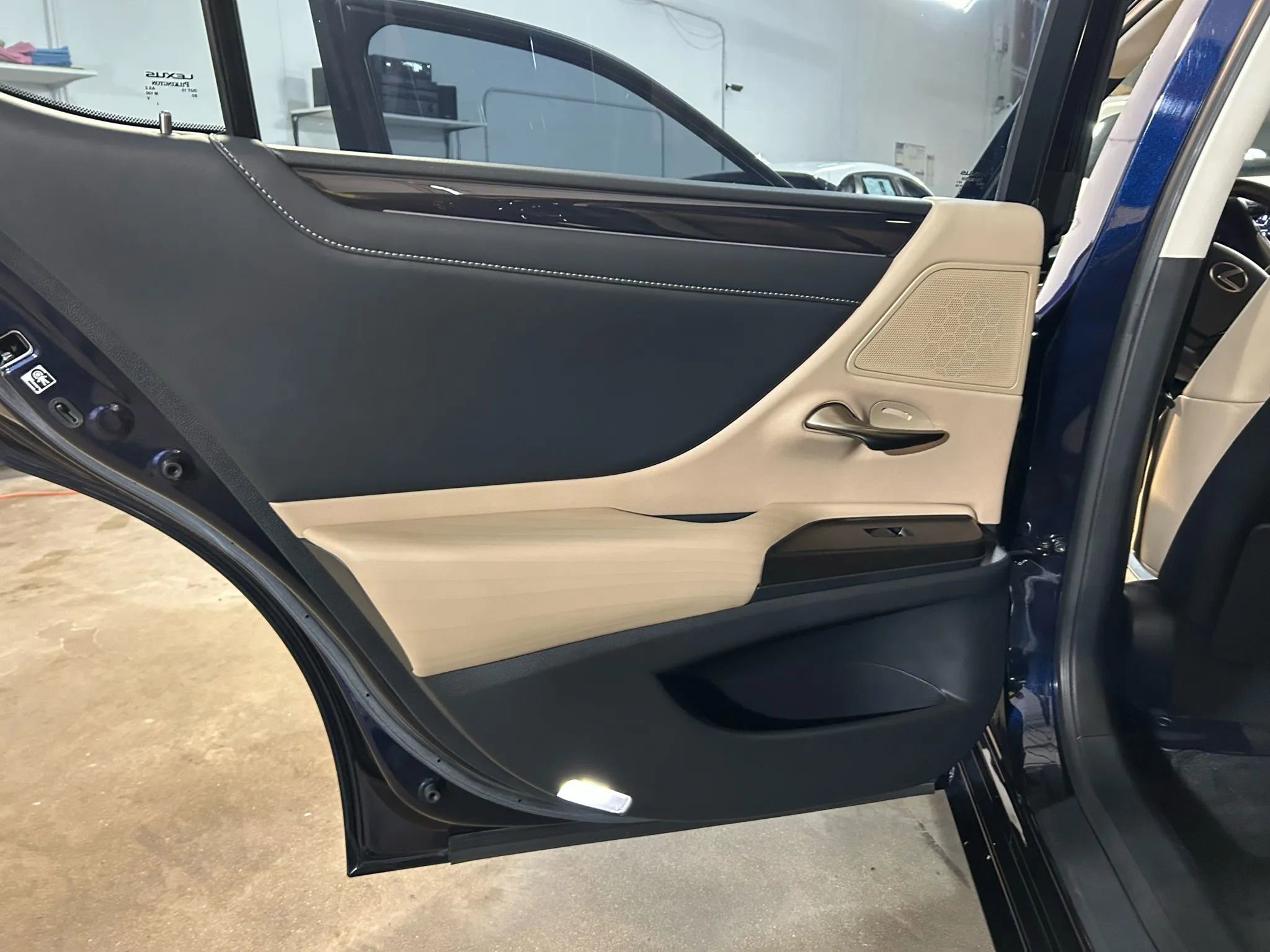 Used 2019 Lexus ES 350 w/ Accessory Package 2 image 26