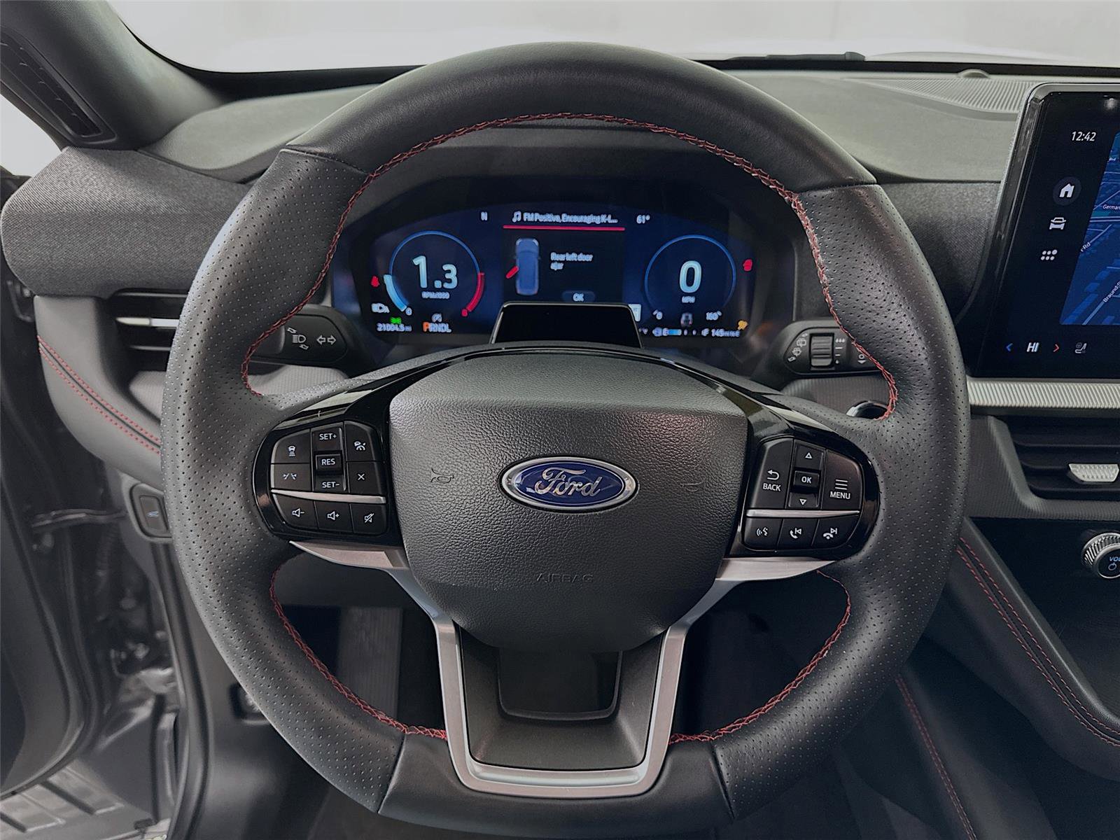 Used 2025 Ford Explorer ST-Line w/ ST-Line Street Pack image 12