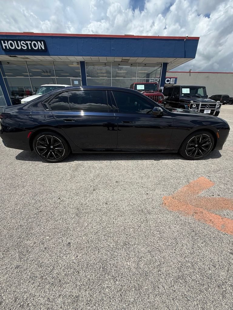 Used 2023 BMW 760i xDrive AWD/4WD image 8